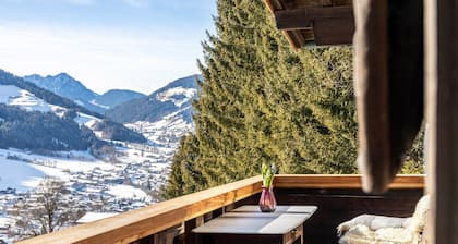 Hütte 'Sonnenhütte Wildschönau Obergeschoß' mit Bergblick und Balkon