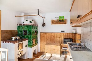 Fridge, stovetop, coffee/tea maker, electric kettle