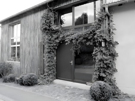 Exterior detail. La Campagne Guest Room – Family Suite with Shared Terrace, Garden & Wi-Fi