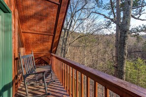 Property grounds - 2 Kings and a Sofa Sleeper Hot Tub Near Dollywood (Sevierville)