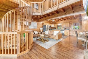 Smart TV, fireplace, table football, ping pong - 3 bedroom Pigeon Forge cabin w breathtaking views (Sevierville)