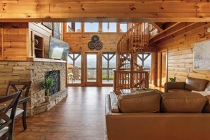 Smart TV, fireplace, table football, ping pong - 3 bedroom Pigeon Forge cabin w breathtaking views (Sevierville)