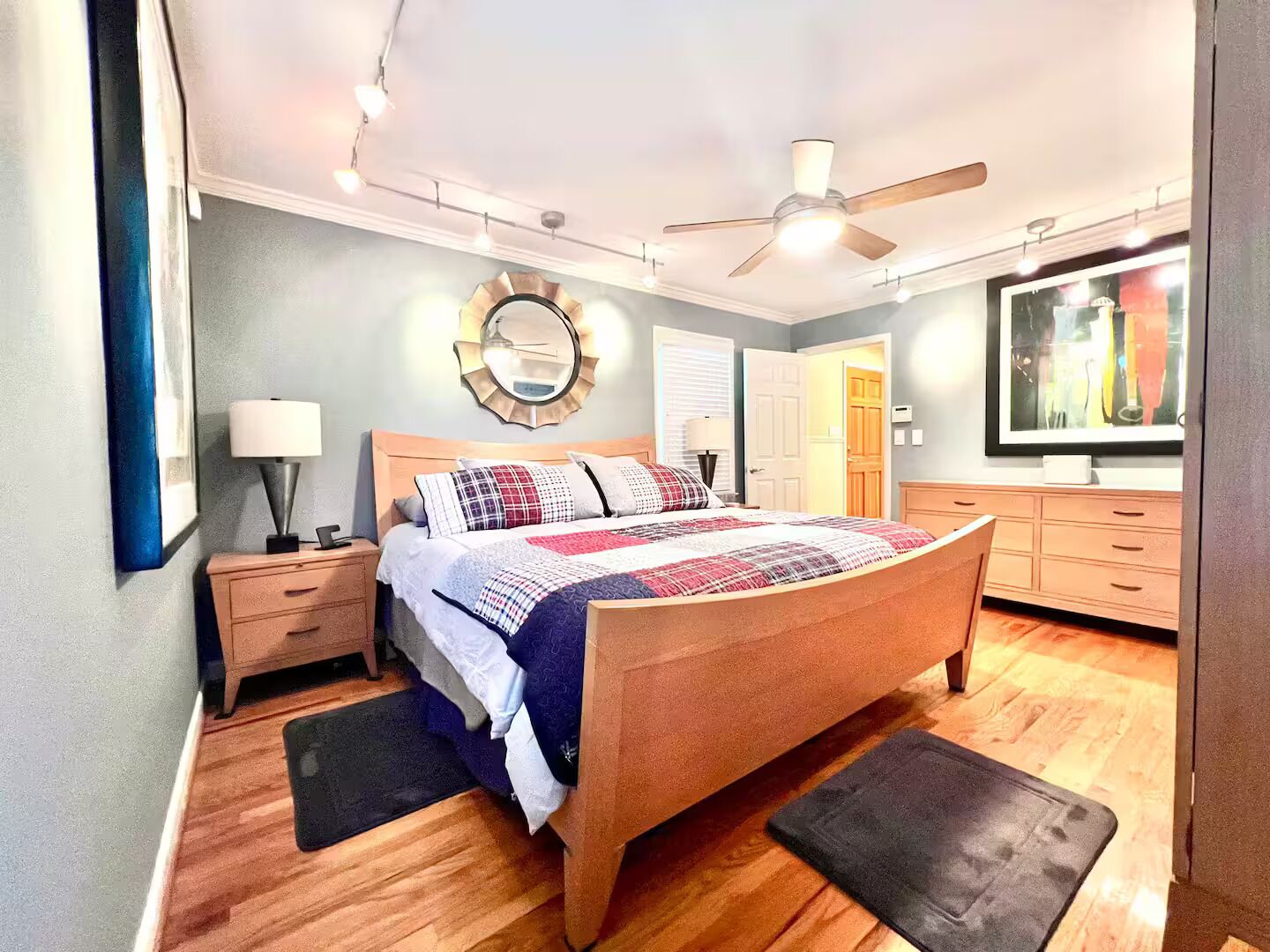 Iron/ironing board, WiFi, bed sheets