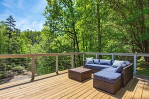 Terrace/patio - Experience the Ultimate Luxury Retreat on the Little Pigeon River (Sevierville)