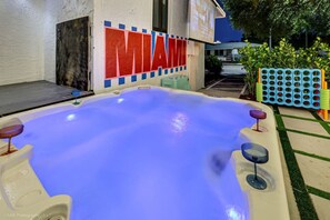 Baignoire à remous extérieure