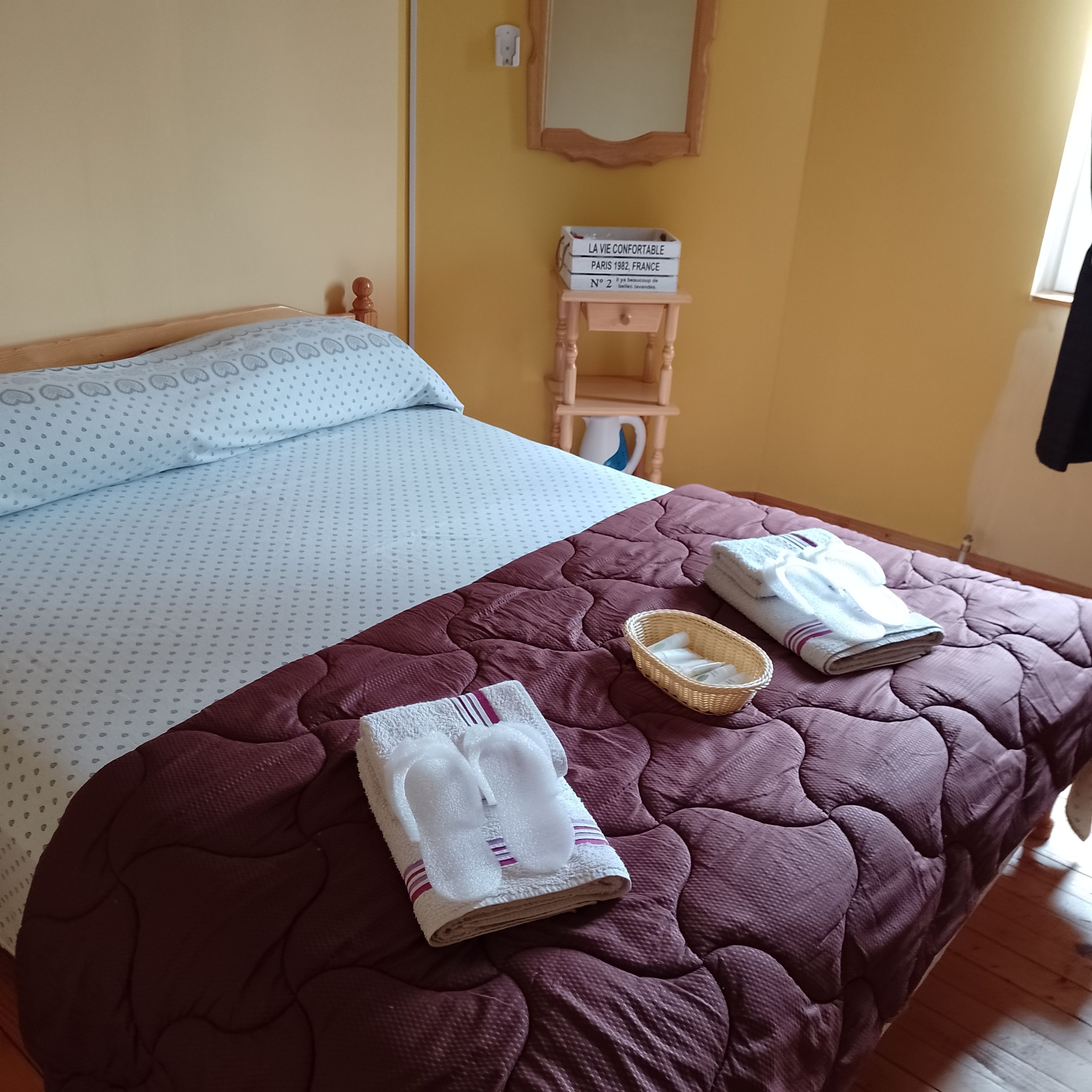 3 soverom, skrivebord, strykejern/-brett og wi-fi (inkludert)