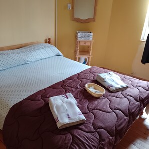 3 soverom, skrivebord, strykejern/-brett og wi-fi (inkludert)