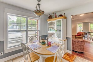Dining - Pet-Friendly Coastal Retreat w/ Pool & Deck (Little River)