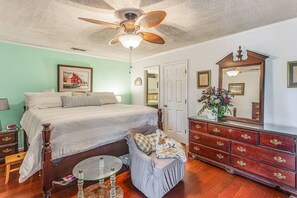 3 quartos, ferros/tábuas de passar roupa, Wi-Fi, roupa de cama