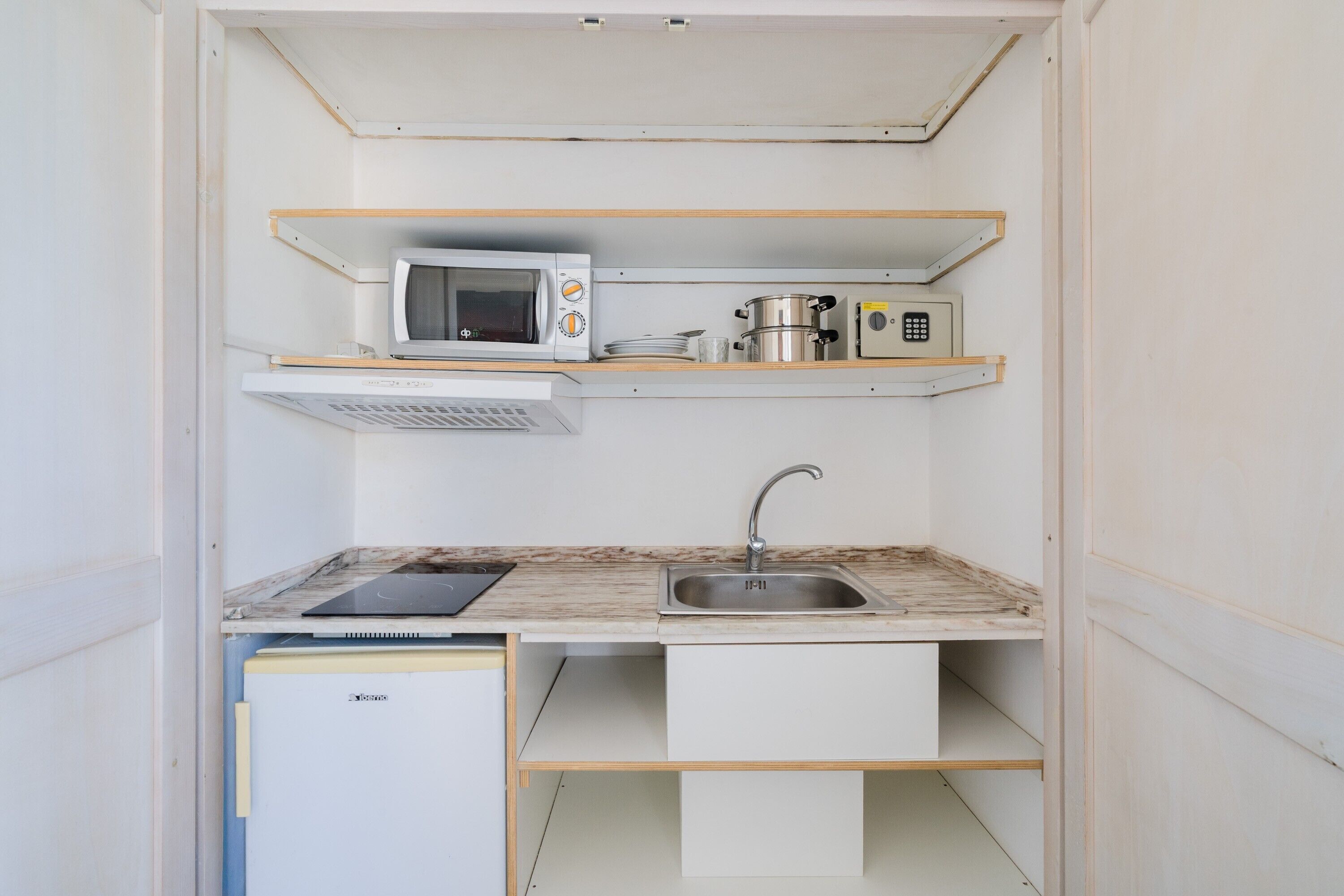 Fridge, microwave, stovetop, cookware/dishes/utensils