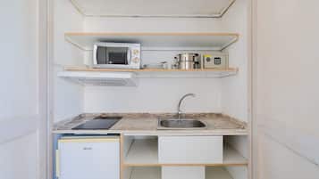 Fridge, microwave, stovetop, cookware/dishes/utensils