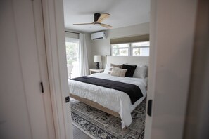 Travel cot, free WiFi - The Nile at Coconut Cove (Fort Myers Beach)