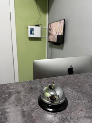 Reception - Hostel Q7 Almaty (Almaty)