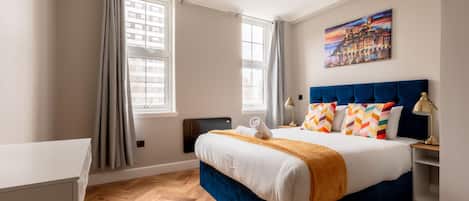 Deluxe Apartment, Ensuite, City View | Lounge