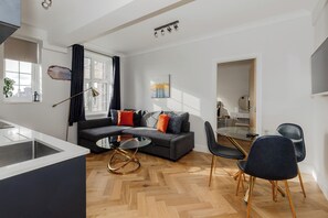 스탠다드 아파트, 시내 전망 | 거실 공간