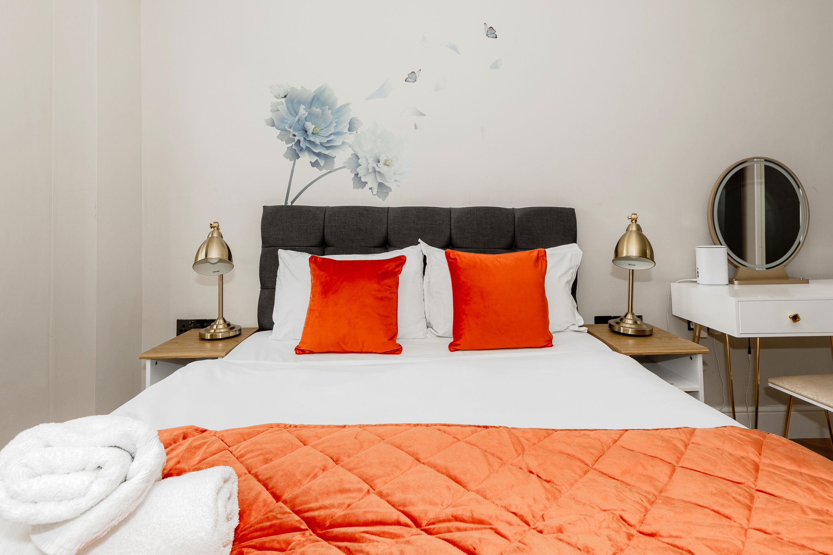 Apartamento estándar, vistas a la ciudad | Cortinas opacas, tabla de planchar con plancha, wifi gratis