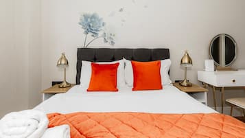 Apartamento estándar, vistas a la ciudad | Cortinas opacas, tabla de planchar con plancha, wifi gratis