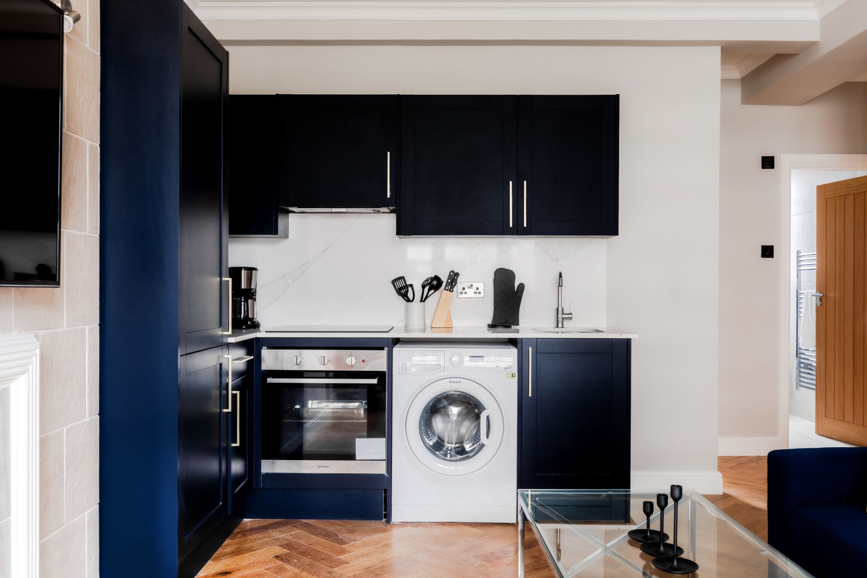 Deluxe-huoneisto | Jaettu keittiö | Täysikokoinen jääkaappi, mikroaaltouuni, uuni, liesi