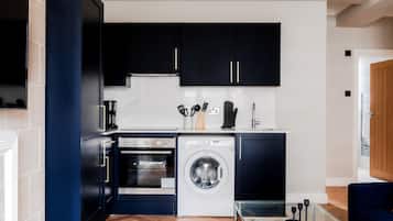 Deluxe-huoneisto | Jaettu keittiö | TÀysikokoinen jÀÀkaappi, mikroaaltouuni, uuni, liesi