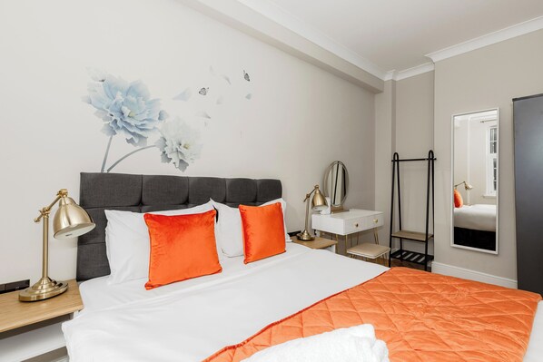 Căn hộ Tiêu chuẩn, quang cảnh thành phố | Màn/rèm cản sáng, bàn ủi/dụng cụ ủi quần áo