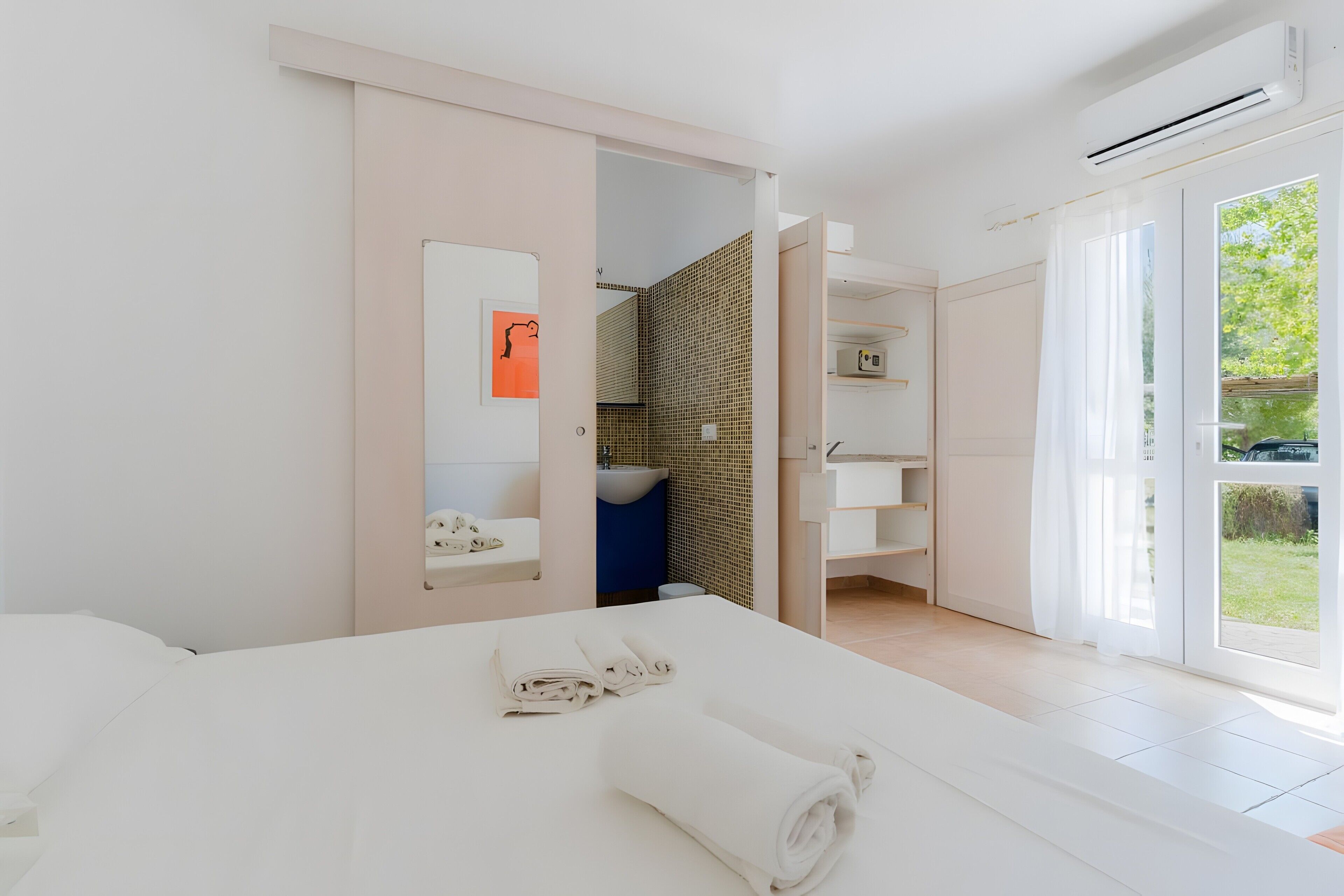 1 bedroom, WiFi, bed sheets