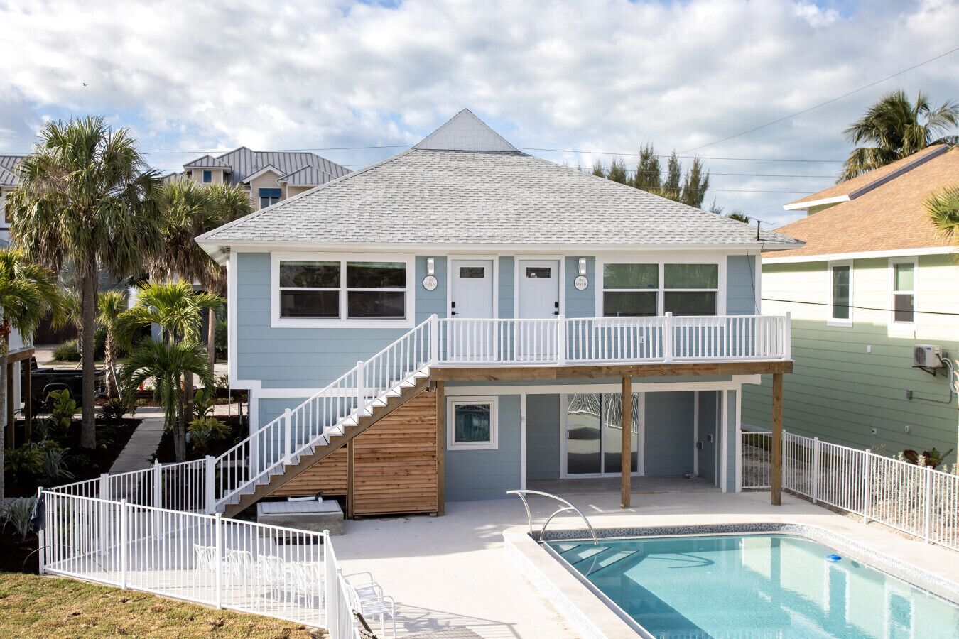 Een buitenzwembad, een verwarmd zwembad