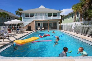 Pool with Kids - The Dex at Coconut Cove (Fort Myers Beach)