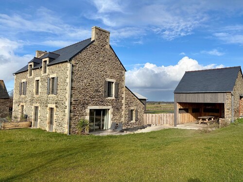 Corseul Countryside Retreat for a Family