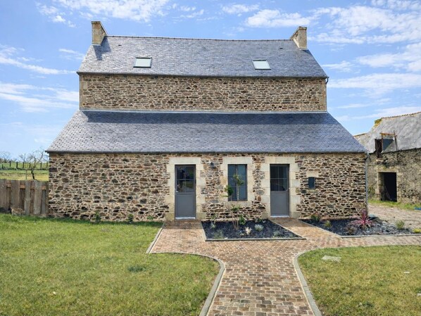 House | Exterior - Corseul Countryside Retreat for a Family (Corseul)