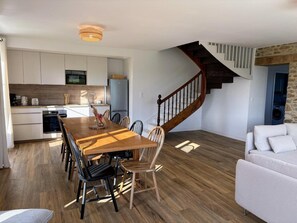 Dining - Corseul Countryside Retreat for a Family (Corseul)