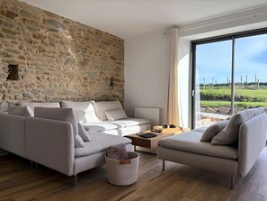 House | Living room - Corseul Countryside Retreat for a Family (Corseul)