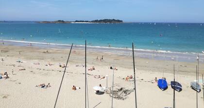 Corseul Countryside Retreat for a Family