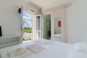 2 bedrooms, WiFi, bed sheets - Room 'Core Resort - Basic 4' with Shared Pool, Wi-Fi and Air Conditioning (Tuglie)