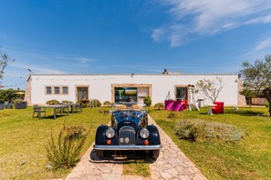Exterior - Room 'Core Resort - Basic 4' with Shared Pool, Wi-Fi and Air Conditioning (Tuglie)