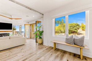 Interior - The Sea & Sand - Ocean View La Jolla Condo (San Diego)