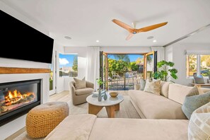 TV, fireplace, offices - The Sea & Sand - Ocean View La Jolla Condo (San Diego)