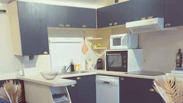 KylskÄp, mikrovÄgsugn, ugn och spishÀll