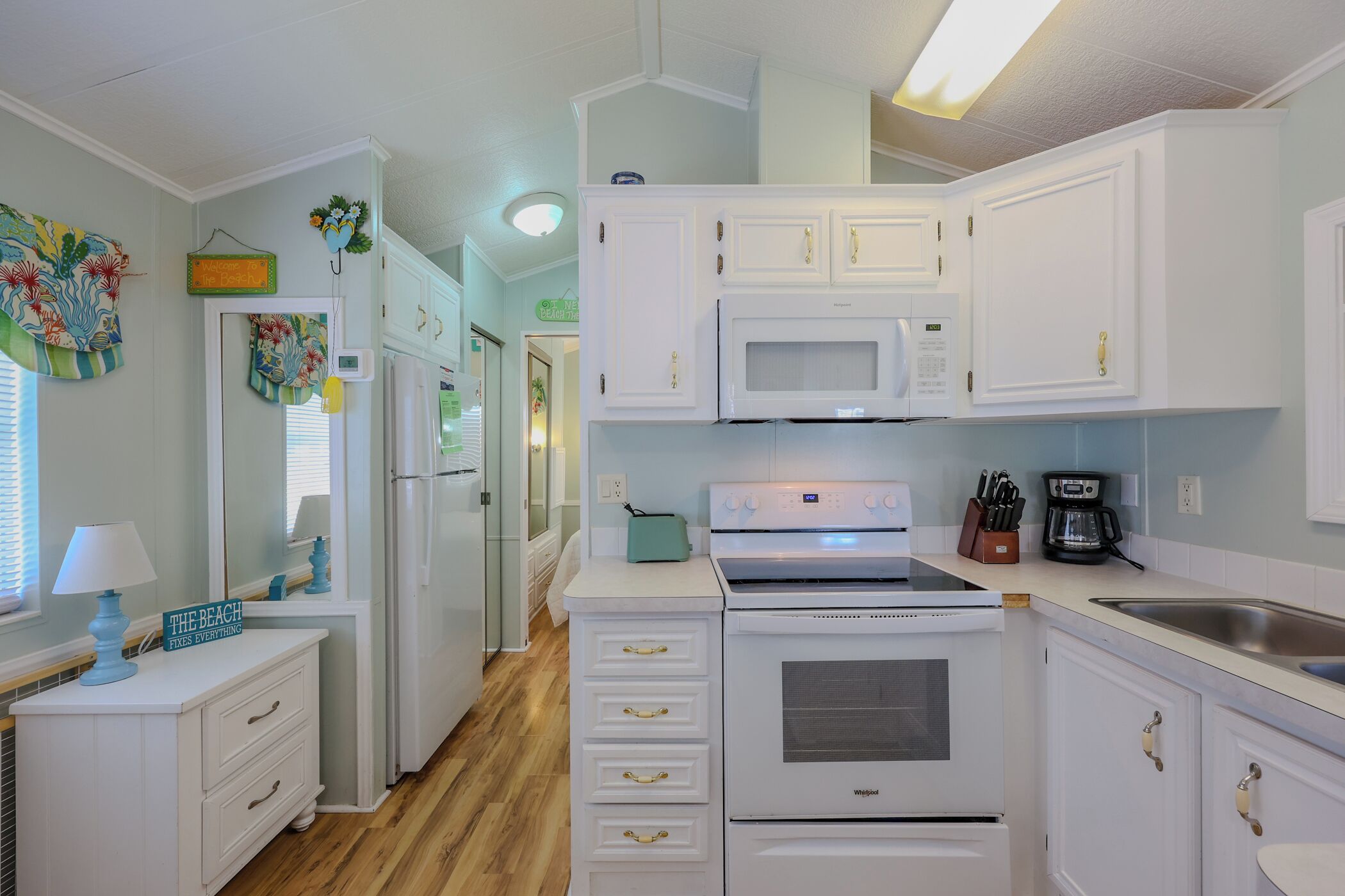 冰箱、微波炉、烤箱、炉灶