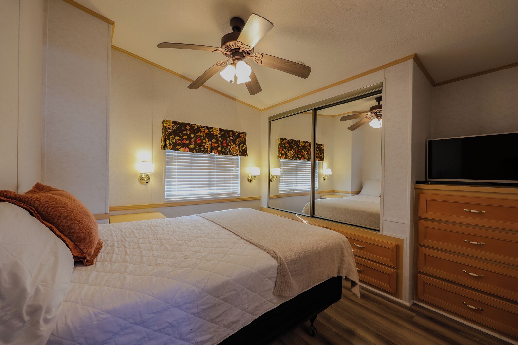 3 多间卧室、免费 WiFi、床单