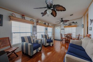 TV - 8140 Seascape Deluxe "Sea n' Stars" - Sleeps 8 (Myrtle Beach)