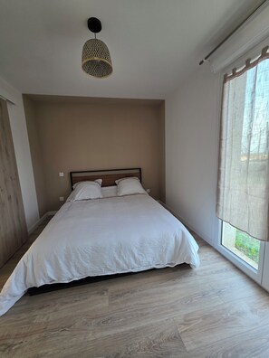 1 bedroom, iron/ironing board, WiFi, bed sheets - Bas de villa 5 min from the sea (Venzolasca)