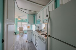 Fridge, microwave, oven, stovetop - 2618 Block 2 - Sleeps 6 (Myrtle Beach)