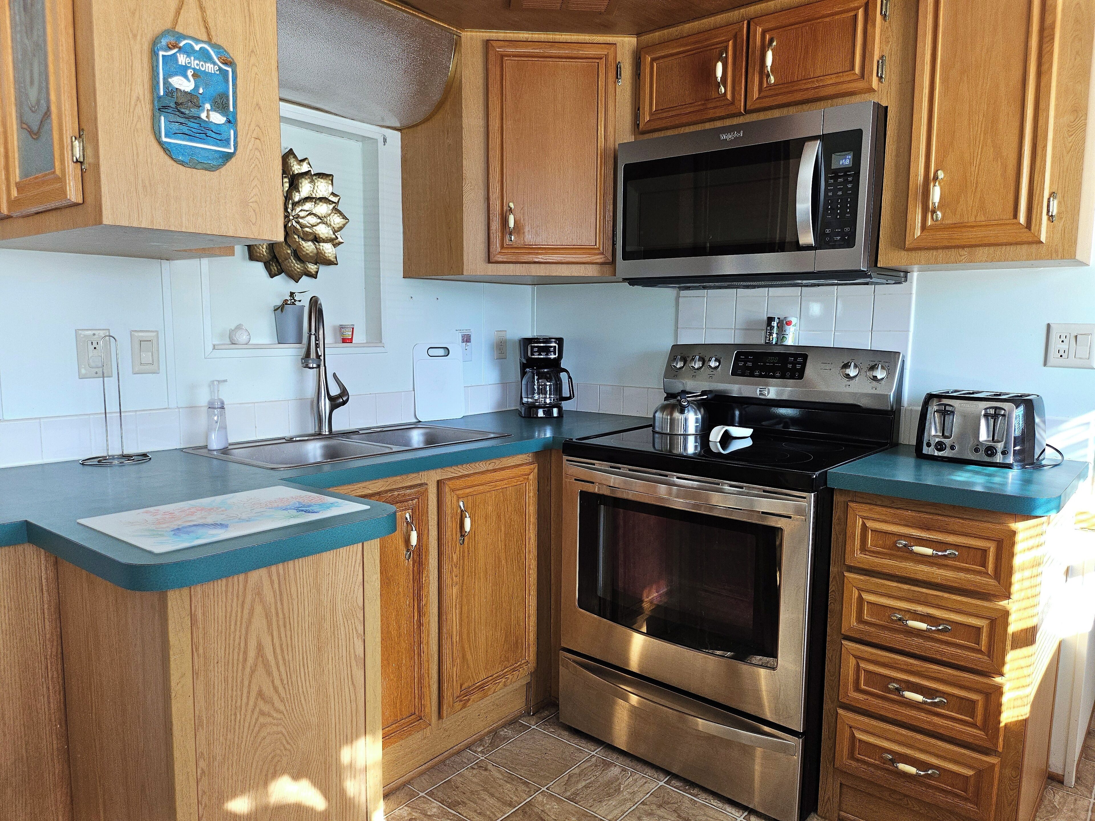 冰箱、微波炉、烤箱、炉灶