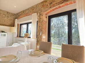 Dining - Adults Only Rural | 2 P | Pool | WiFi| BBQ| Girona (Madremanya)