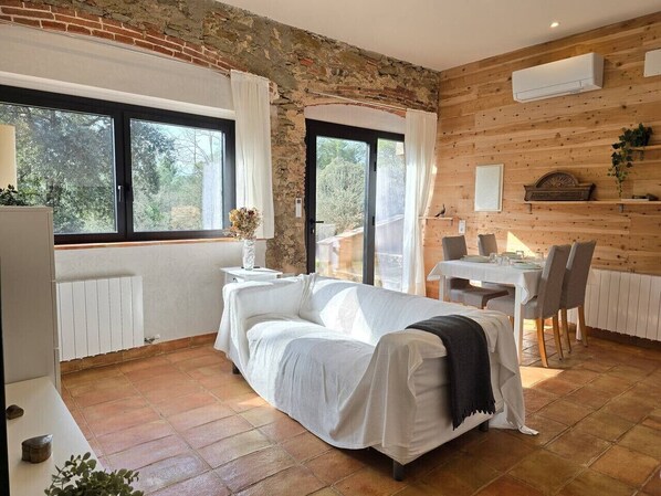 TV, ping pong - Adults Only Rural | 2 P | Pool | WiFi| BBQ| Girona (Madremanya)