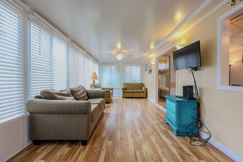 2909 Crater Lake Interior- Sleeps 6