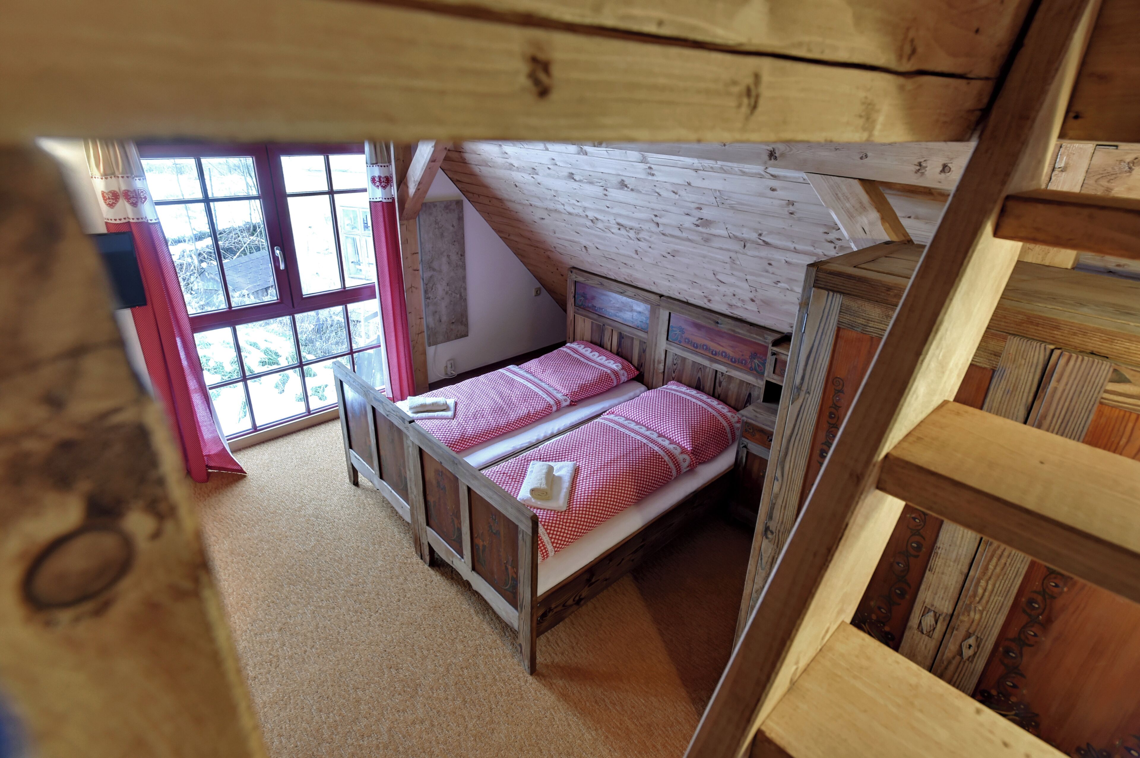 5 bedrooms, WiFi, bed sheets
