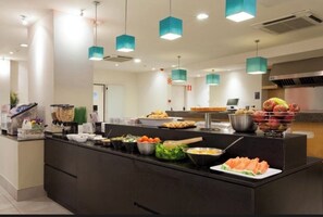 Dining - ACCOMODATION FOR MOBILE WORLD CONGRESS (Barcelona)