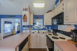 Fridge, microwave, oven, stovetop - 8125 Seascape- Sleeps 6 (Myrtle Beach)