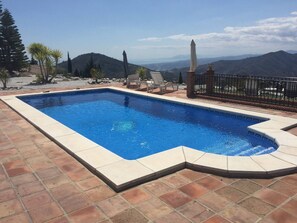 Outdoor pool - Casa Delfin, a viewpoint of peace and mountains. (Cómpeta)